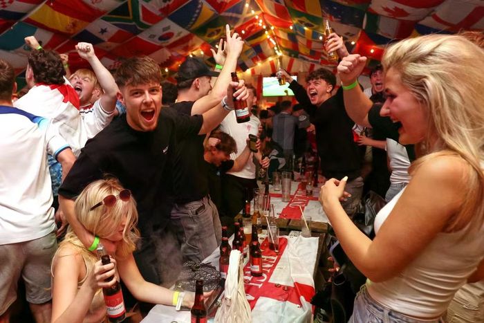 Các quán pub là nhóm ngành được hưởng lợi lớn nhất trong mùa World Cup. (Ảnh: Scott Heppell)