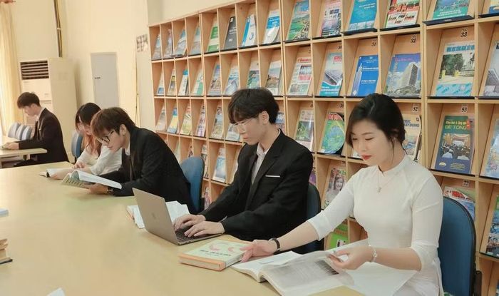 Sinh viên Trường Đại học Thủy Lợi. Ảnh: NTCC