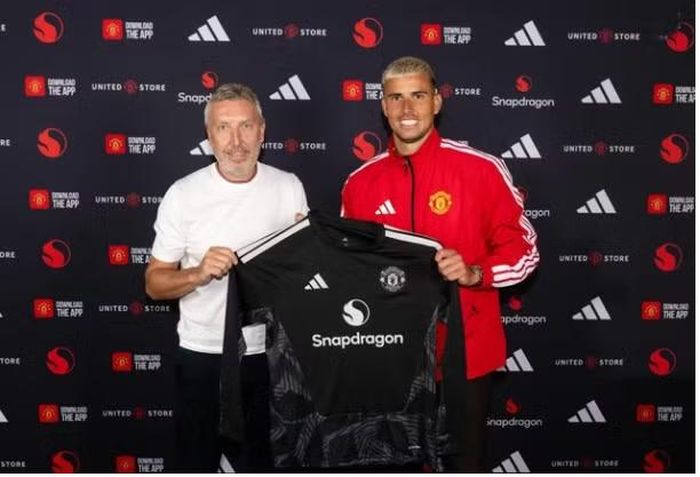 Tối 14/7, Man United tiếp tục xác nhận thủ môn Darlow gia nhập CLB sau khi hoàn tất việc kiểm tra y tế.