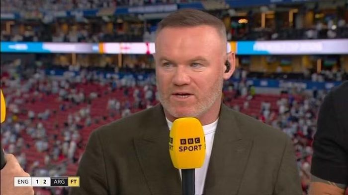 Cựu đội trưởng Wayne Rooney cho rằng cách chơi lùi sâu của tuyển Anh chẳng khác nào 'tự chuốc lấy rắc rối'. Ảnh: BBC Sport.