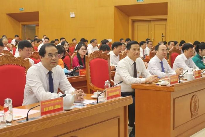 Các đại biểu tham dự kỳ họp.