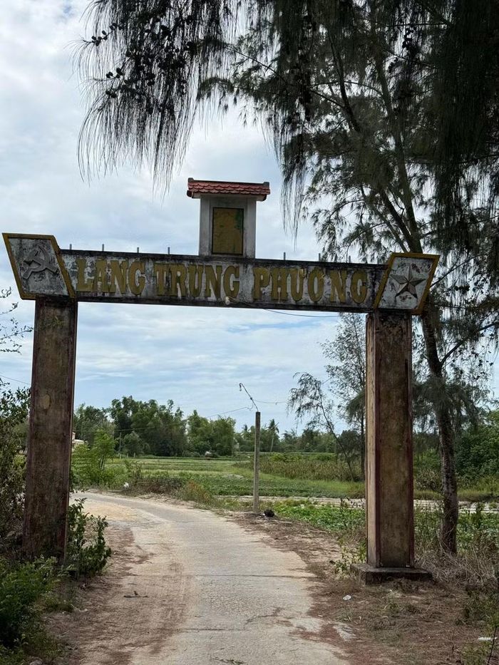 Cổng làng Trung Phường. Ảnh: Ban tổ chức.