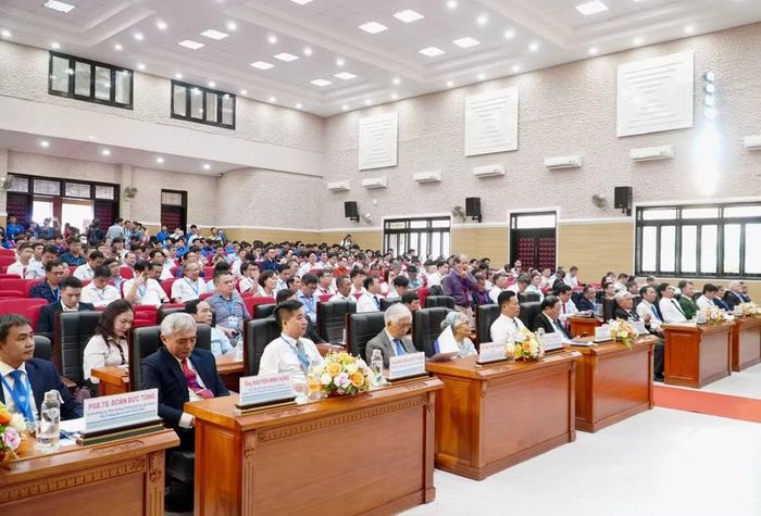 Các đại biểu tham dự Hội nghị khoa học và Triển lãm Quốc tế về Điều khiển và Tự động hóa lần thứ 8 (VCCA-2026).