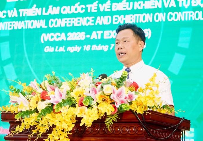 Thứ trưởng Bộ GD&ĐT Lê Quân phát biểu tại hội nghị.