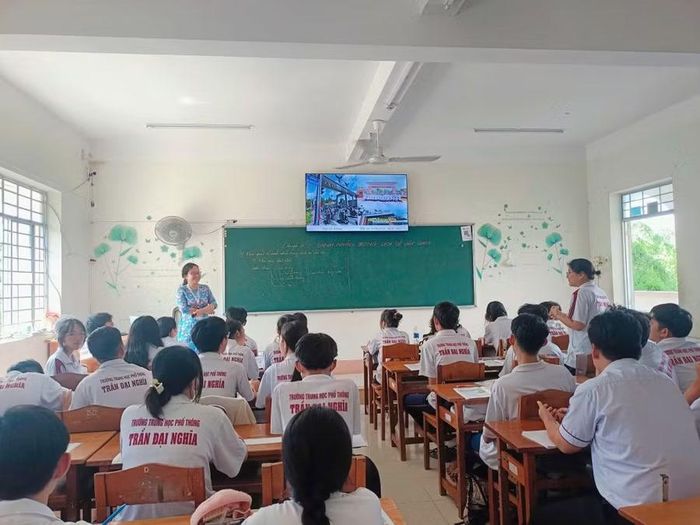 Tiết dạy Nghiên cứu bài học môn Lịch sử tại Trường THPT Trần Đại Nghĩa (Cần Thơ). Ảnh: NTCC.