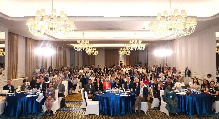 Các đại biểu tham dự chương trình.