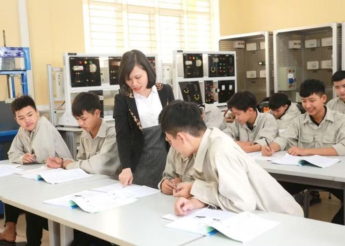 Sinh viên Trường Cao đẳng Kinh tế và Công nghệ Ninh Bình trong một giờ học. Ảnh: Hồng Minh