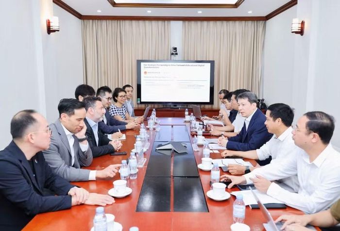 Quang cảnh buổi làm việc.