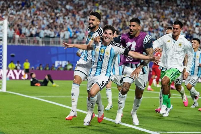 Argentina sẽ vào chung kết gặp Tây Ban Nha