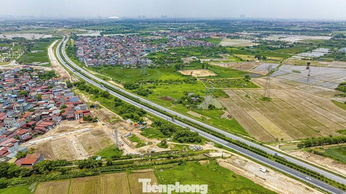  Cao tốc HN-Thái Nguyên đoạn cắt qua xã Thư Lâm. Ảnh: Minh Châu. 