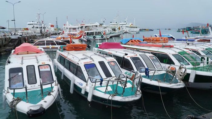 Theo Sở Xây dựng tỉnh An Giang, địa phương hiện quản lý 18 tuyến vận tải đường thủy nội địa từ bờ ra đảo và giữa các đảo. Trong đó có nhiều tuyến vận chuyển khách, phục vụ du lịch, như: Hòn Heo - Hòn Nghệ, Tiên Hải - Hòn Nghệ, Hòn Nghệ - Hòn Sơn, Hòn Tre - Hòn Sơn, An Sơn - Nam Du (đặc khu Kiên Hải), An Thới - Hòn Thơm (đặc khu Phú Quốc)... Cùng các tuyến chở khách tham quan ven biển và quanh các đảo.