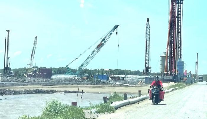 Công trường dự án đường cao tốc Cà Mau - Đất Mũi.