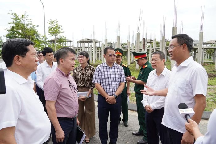 Bí thư Đà Nẵng Lê Ngọc Quang và lãnh đạo thành phố kiểm tra tại dự án Khu đô thị sinh thái Quan Nam - Thủy Tú.