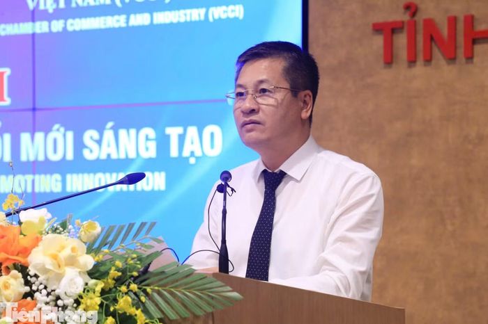 Phó Chủ tịch Thường trực UBND tỉnh Ngô Hạnh Phúc phát biểu khai mạc chương trình.