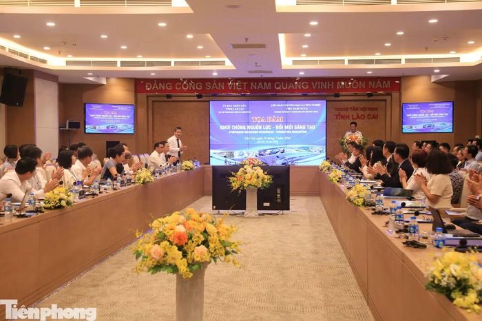 Quang cảnh tọa đàm "Khơi thông nguồn lực - Đổi mới sáng tạo".