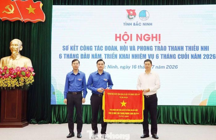 Tỉnh Đoàn Bắc Ninh vinh dự nhận Cờ thi đua của Chính phủ.