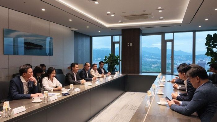 Ông Nguyễn Minh Hưng - Chủ tịch HĐQT GIP cùng đoàn công tác tại buổi làm việc
