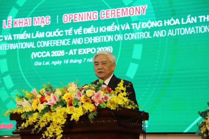 TS. Nguyễn Quân, Chủ tịch Hội Tự động hóa Việt Nam phát biểu khai mạc tại VCCA 2026. Ảnh: Tùng Lâm