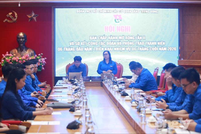 Đồng chí Trần Thị Ngọc Quỳnh, Ủy viên BCH Đảng bộ, Ủy viên Ban Chấp hành TWĐ, Bí thư Đoàn các cơ quan Đảng Trung ương phát biểu định hướng nội dung Hội nghị.