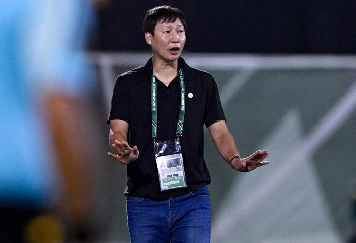Đang đặt ra cho HLV Kim Sang Sik bài toán khó về lực lượng.