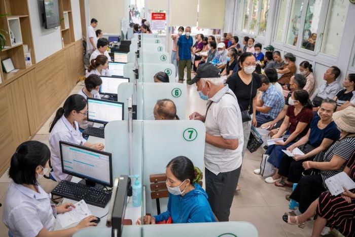 Quá trình chấn đoán, thanh toán nhanh chóng nhờ hệ thống thông tin dữ liệu. Ảnh: N.Hiếu.