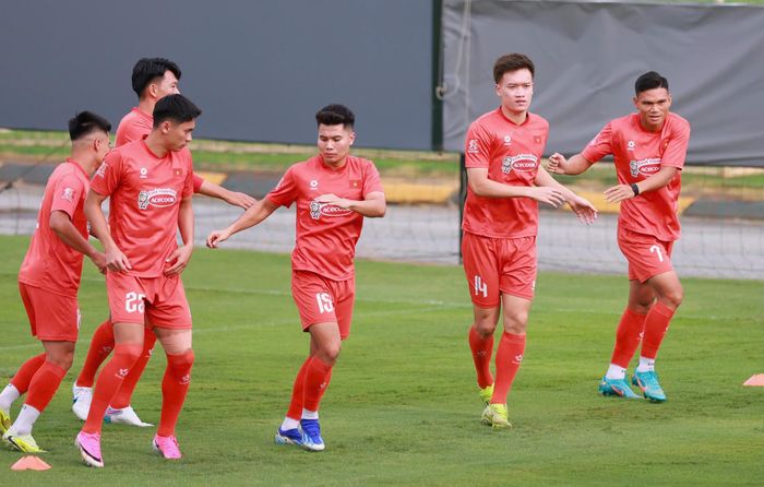 Theo kế hoạch, sáng 17/7, tuyển Việt Nam di chuyển lên Thái Nguyên và có buổi tập làm quen sân thi đấu trước cuộc đối đầu với Myanmar vào ngày 18/7.