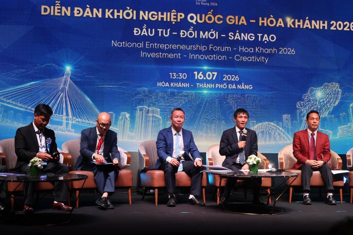 Các chuyên gia giải đáp thắc mắc của doanh nghiệp. Ảnh: N.H