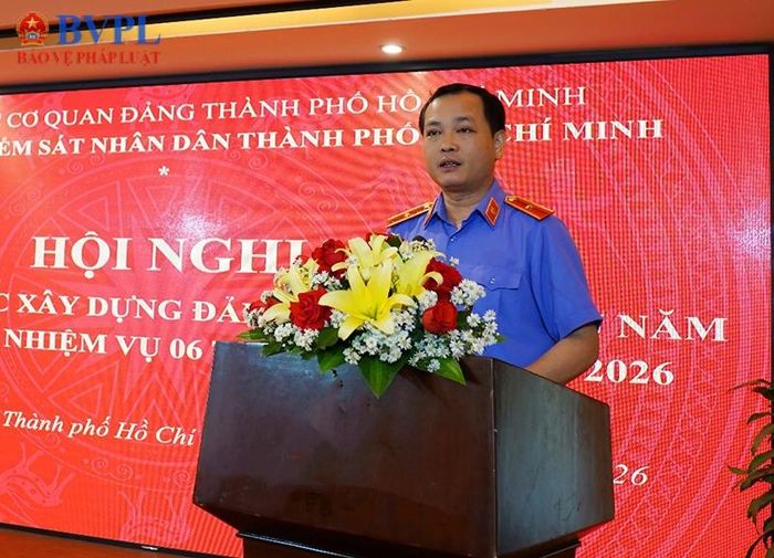 Đồng chí Lê Văn Đông, Bí thư Đảng ủy, Viện trưởng VKSND TP Hồ Chí Minh phát biểu chỉ đạo tại hội nghị.