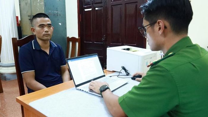Lực lượng Công an làm việc với các đối tượng để làm rõ hành vi vi phạm.