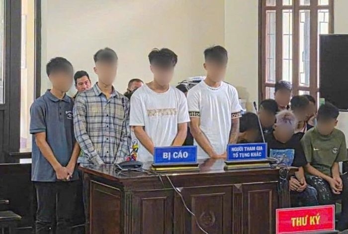 Các bị cáo tại phiên xét xử.