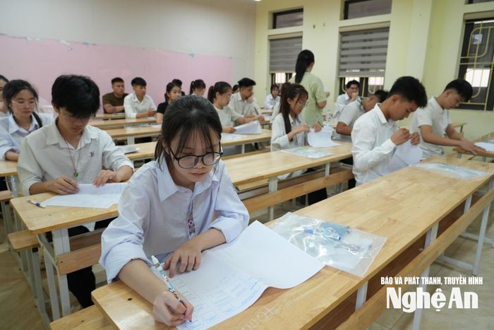 Thí sinh làm bài tại Kỳ thi tốt nghiệp THPT năm 2026. Ảnh: Mỹ Hà