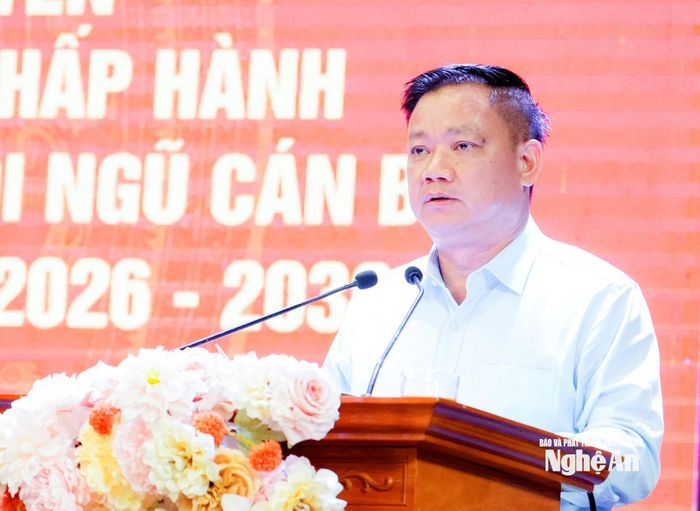Bí thư Tỉnh ủy, Trưởng đoàn ĐBQH tỉnh Nguyễn Khắc Thận phát biểu kết luận hội nghị. Ảnh: Phạm Bằng