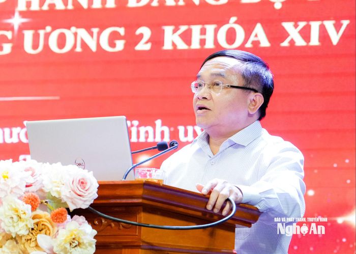Trưởng ban Tuyên giáo và Dân vận Tỉnh ủy Ngọc Kim Nam quán triệt Chương trình hành động của Ban Chấp hành Đảng bộ tỉnh thực hiện nghị quyết Hội nghị Trung ương 2 khóa XIV. Ảnh: Phạm Bằng
