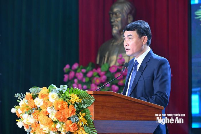 PGS.TS Trần Bá Tiến - Phó Hiệu trưởng Trường Đại học Vinh phát biểu tại chương trình. Ảnh: Thành Cường