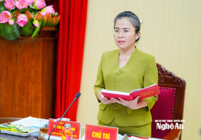 Phó Bí thư Tỉnh ủy Nghệ An Võ Thị Minh Sinh phát biểu tại hội nghị. Ảnh: TL