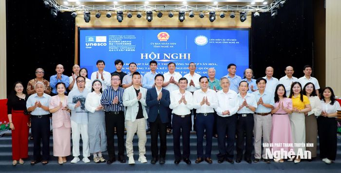 Các đại biểu dự hội nghị chụp ảnh lưu niệm. Ảnh: Thành Duy