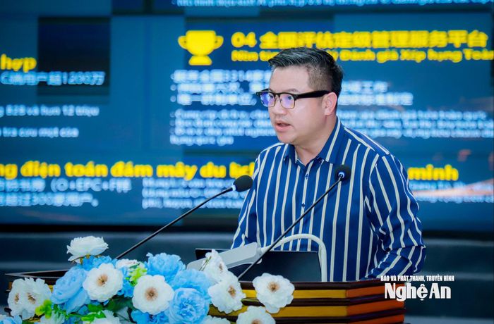 Ông Vương Học Kiệt - Chủ tịch Hội đồng quản trị Công ty cổ phần Công nghệ thông tin Huaboshengxun, Trung Quốc phát biểu tại hội nghị. Ảnh: Thành Duy