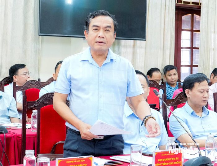Giám đốc Ban quản lý dự án công trình giao thông Hoàng Sỹ Kiện phát biểu. Ảnh: Phạm Bằng