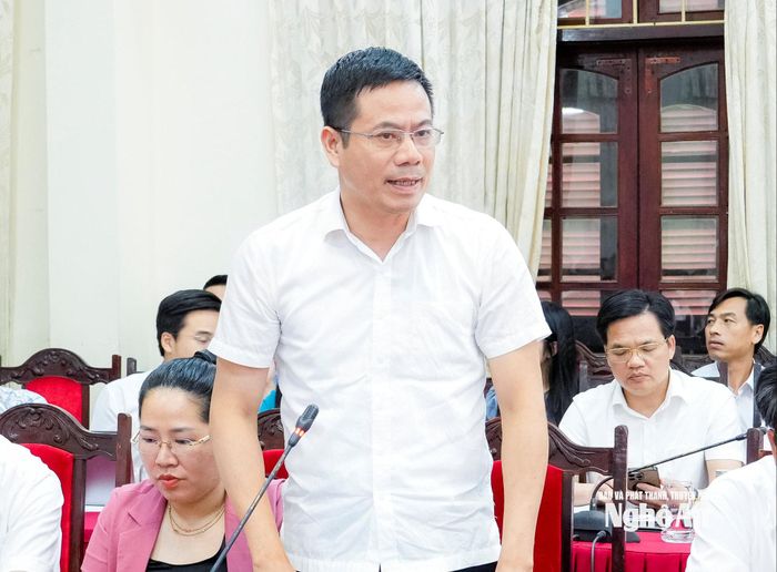 Bí thư Đảng ủy, Chủ tịch HĐND phường Tân Mai Đàm Hữu Hồng phát biểu. Ảnh: Phạm Bằng