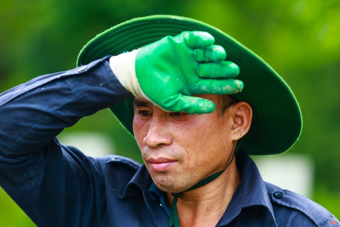 Người lính thực hiện nhiệm vụ lấy mẫu ADN xác định danh tính liệt sĩ cũng có những niềm hy vọng, mong mỏi riêng.