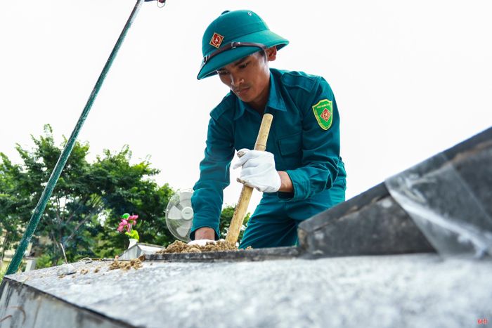 Sau khi hoàn tất việc lấy mẫu sinh phẩm, các phần mộ được hoàn trả theo nguyên trạng.