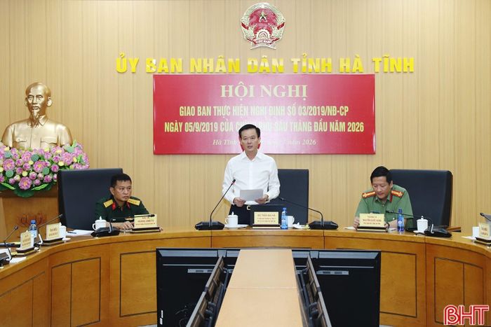Đồng chí Trần Báu Hà - Ủy viên BTV Tỉnh ủy, Phó Chủ tịch Thường trực UBND tỉnh chủ trì hội nghị.