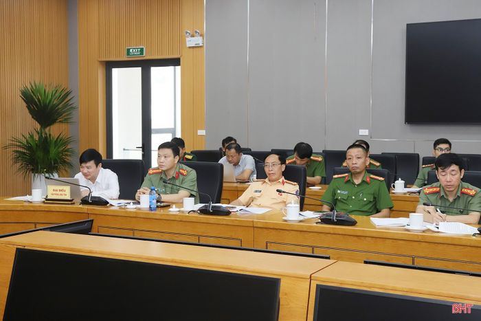 ... và Công an tỉnh dự hội nghị.