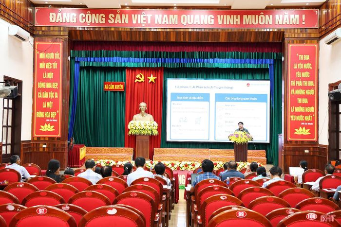 Trong thời gian 2 ngày (16 - 17/7), các bí thư chi bộ, thôn trưởng, trưởng ban công tác mặt trận các thôn trên địa bàn xã Cẩm Xuyên được cán bộ Trung tâm Khoa học, Công nghệ và Chuyển đổi số Hà Tĩnh (Sở KH&amp;CN) quán triệt những nội dung tổng quan của Nghị quyết số 57-NQ/TW về đột phá phát triển khoa học, công nghệ, đổi mới sáng tạo và chuyển đổi số quốc gia; công tác chuyển đổi số.