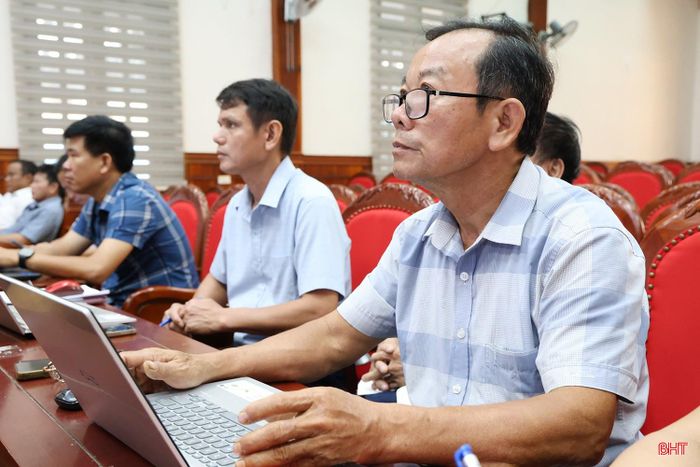 Các nội dung tập huấn được triển khai theo hình thức kết hợp giữa lý thuyết và thực hành trên máy tính, giúp học viên dễ dàng áp dụng vào thực tiễn công việc.