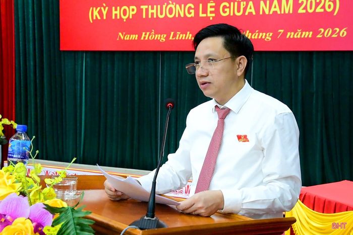 Bí thư Đảng ủy, Chủ tịch HĐND phường Nam Hồng Lĩnh Nguyễn Hữu Khiếu khai mạc kỳ họp.