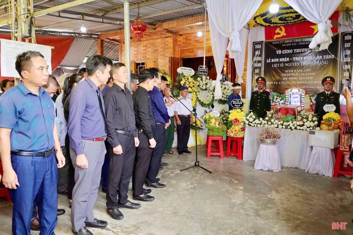 Lễ truy điệu liệt sĩ Nguyễn Trọng Thắng được tổ chức trang nghiêm, trọng thể.