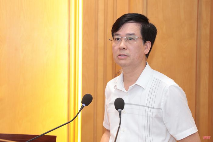 Đồng chí Nguyễn Thanh Điện - Phó Trưởng ban Thường trực Ban Nội chính Tỉnh ủy trình bày các quy chế phối hợp.