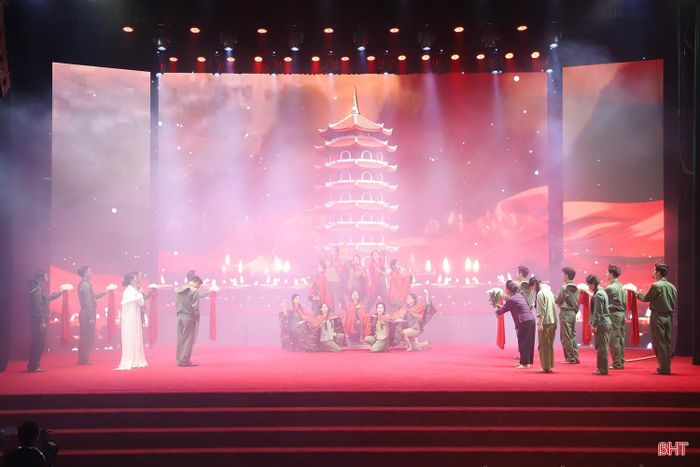 Không chỉ tái hiện lịch sử hào hùng, tri ân sự hy sinh của 10 cô gái TNXP, vở kịch hát đã lan tỏa giá trị lịch sử, truyền thống cách mạng và khơi dậy lòng biết ơn sâu sắc đối với các thế hệ cha anh đã cống hiến tuổi xuân cho độc lập, tự do của Tổ quốc.