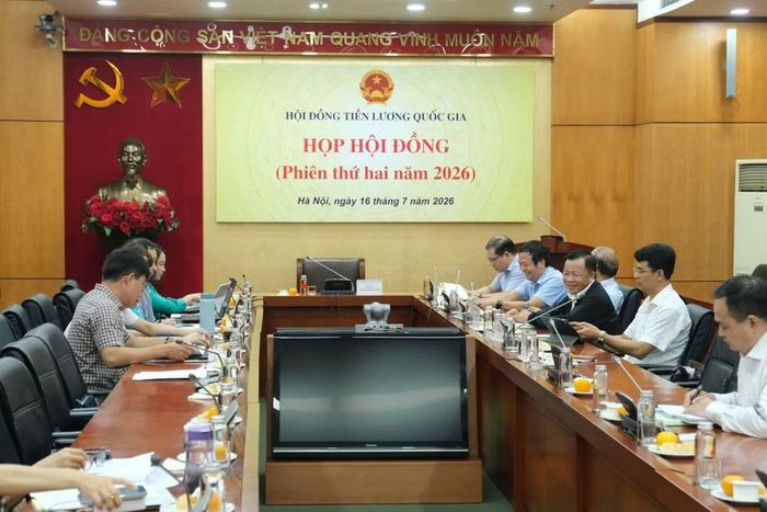 Hội đồng Tiền lương Quốc gia trước khi vào phiên họp thứ 2. (Ảnh: PV/Vietnam+)